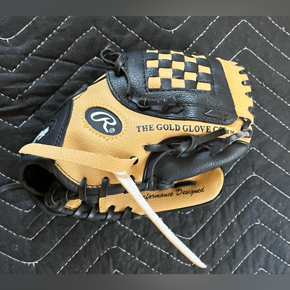 Rawlings Baseball Glove for kids. 
Brand new.